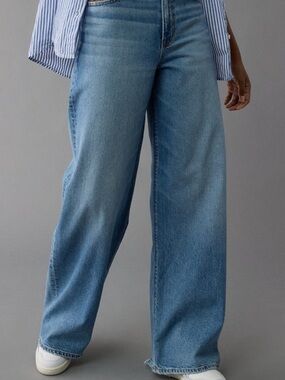 American Eagle Super High Rise Ultra Wide Leg Jeans in Blue